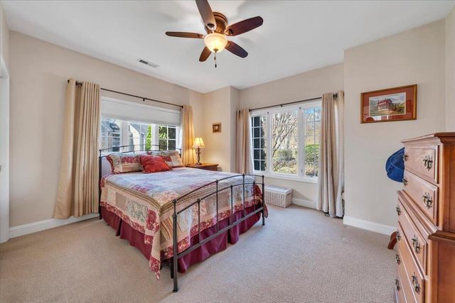 335 S Pointe Shore Dr Apt 308, Moneta, VA 24121