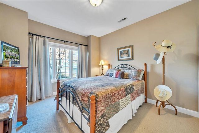 335 S Pointe Shore Dr Apt 308, Moneta, VA 24121