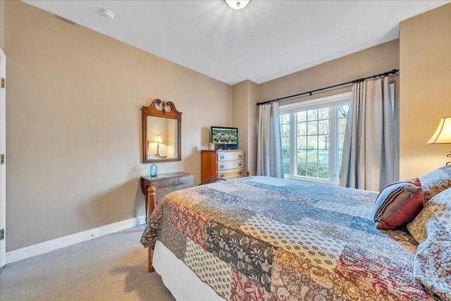 335 S Pointe Shore Dr Apt 308, Moneta, VA 24121