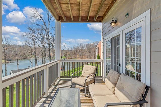 335 S Pointe Shore Dr Apt 308, Moneta, VA 24121