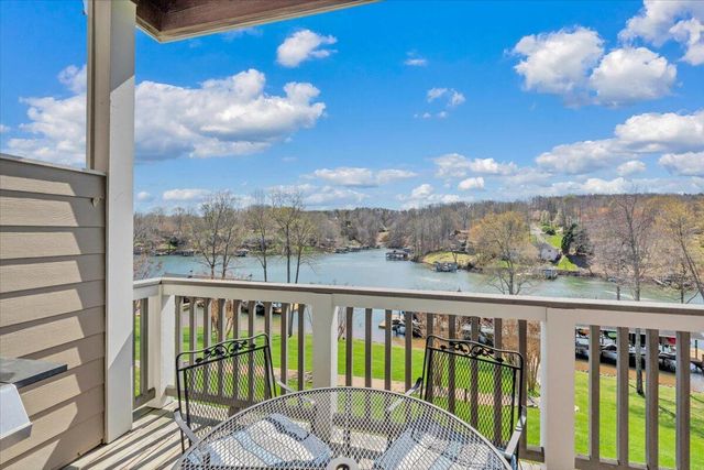 335 S Pointe Shore Dr Apt 308, Moneta, VA 24121