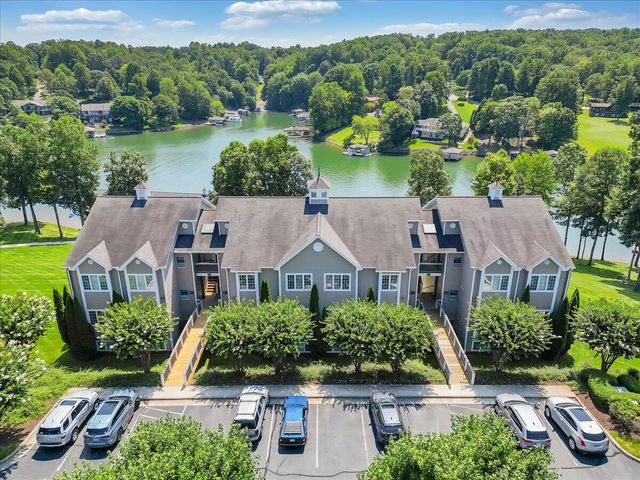 335 S Pointe Shore Dr Apt 308, Moneta, VA 24121