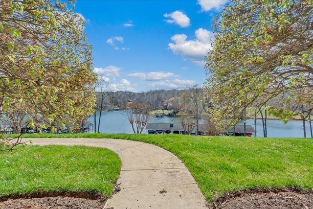 335 S Pointe Shore Dr Apt 308, Moneta, VA 24121