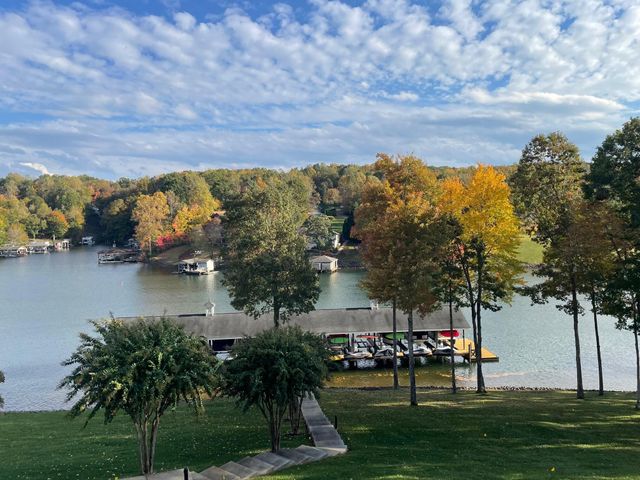 335 S Pointe Shore Dr Apt 308, Moneta, VA 24121