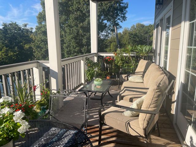 335 S Pointe Shore Dr Apt 308, Moneta, VA 24121