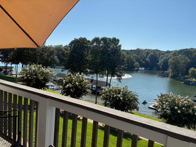 335 S Pointe Shore Dr Apt 308, Moneta, VA 24121