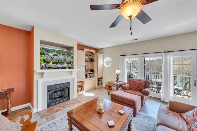 335 S Pointe Shore Dr Apt 308, Moneta, VA 24121