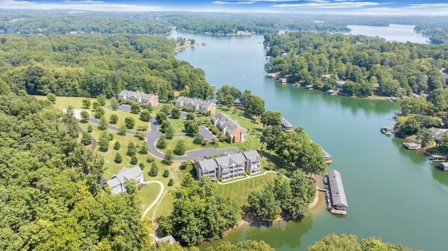 335 S Pointe Shore Dr Apt 308, Moneta, VA 24121