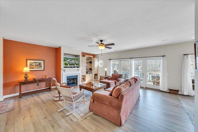 335 S Pointe Shore Dr Apt 308, Moneta, VA 24121