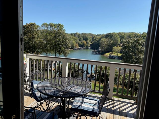 335 S Pointe Shore Dr Apt 308, Moneta, VA 24121