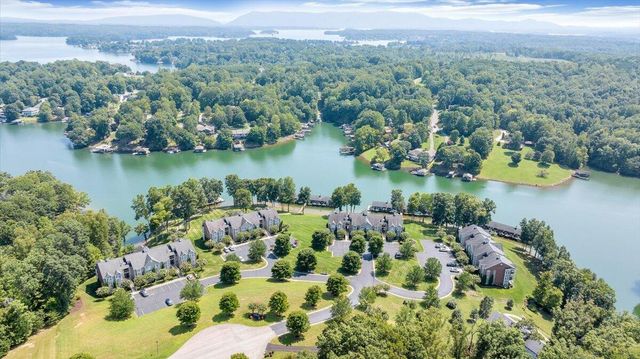 335 S Pointe Shore Dr Apt 308, Moneta, VA 24121