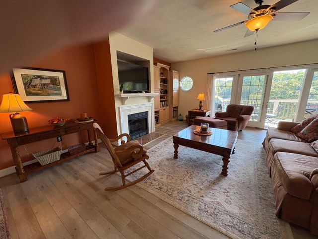 335 S Pointe Shore Dr Apt 308, Moneta, VA 24121