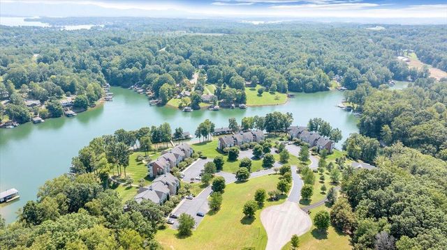 335 S Pointe Shore Dr Apt 308, Moneta, VA 24121