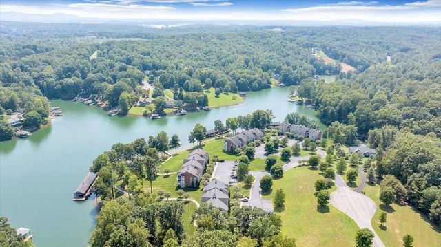 335 S Pointe Shore Dr Apt 308, Moneta, VA 24121