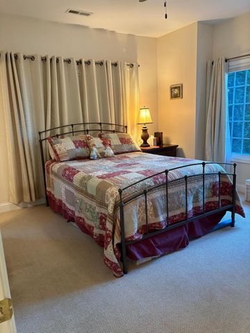 335 S Pointe Shore Dr Apt 308, Moneta, VA 24121