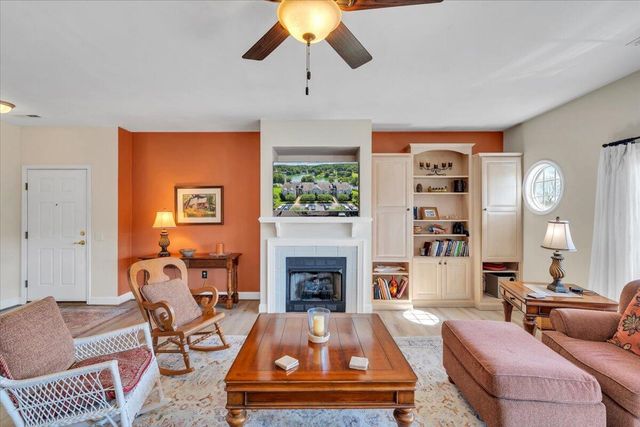 335 S Pointe Shore Dr Apt 308, Moneta, VA 24121