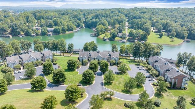 335 S Pointe Shore Dr Apt 308, Moneta, VA 24121