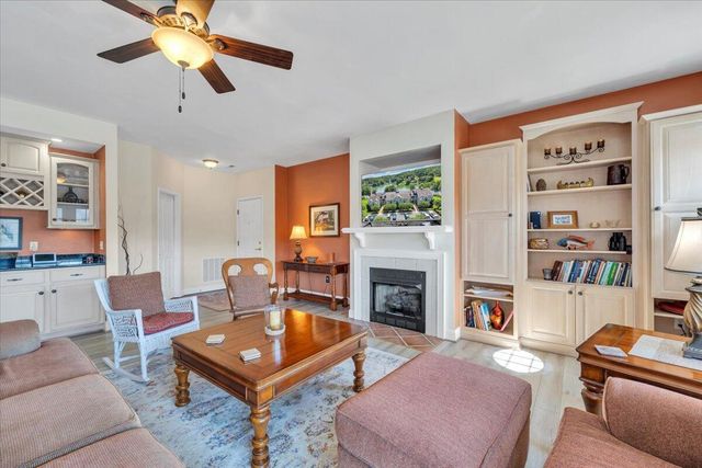 335 S Pointe Shore Dr Apt 308, Moneta, VA 24121