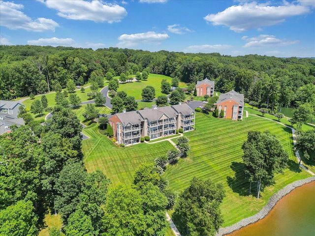 335 S Pointe Shore Dr Apt 308, Moneta, VA 24121