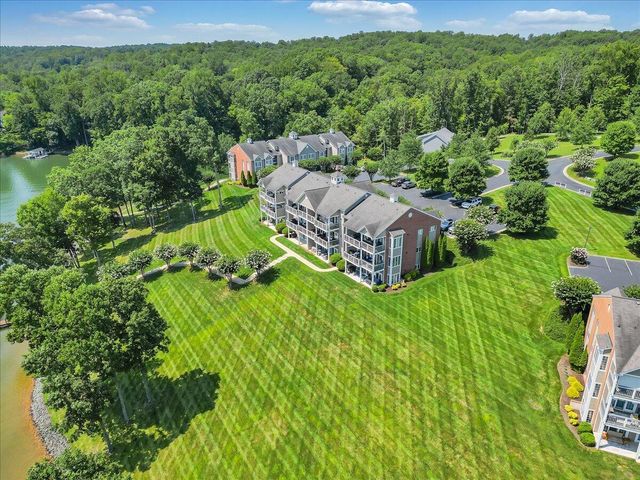 335 S Pointe Shore Dr Apt 308, Moneta, VA 24121