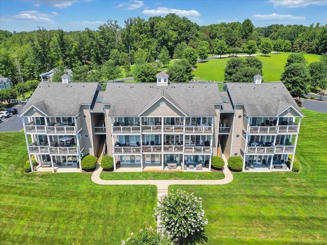 335 S Pointe Shore Dr Apt 308, Moneta, VA 24121