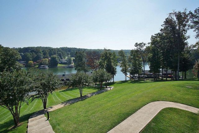 335 S Pointe Shore Dr Apt 308, Moneta, VA 24121