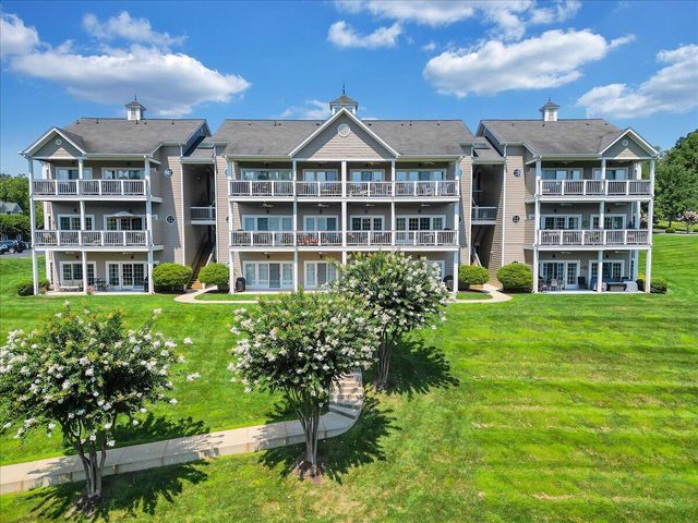 335 S Pointe Shore Dr Apt 308, Moneta, VA 24121