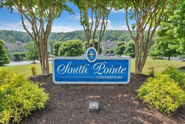 335 S Pointe Shore Dr Apt 308, Moneta, VA 24121