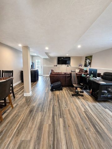 278 Putnam Hill Rd, Sutton, MA 01590