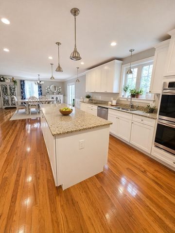 278 Putnam Hill Rd, Sutton, MA 01590