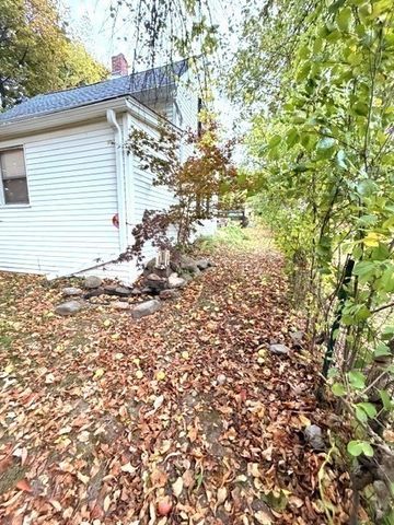 108-R Pratt St, Fitchburg, MA 01420