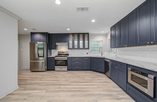 1801 Benbow Way, Houston, TX 77080