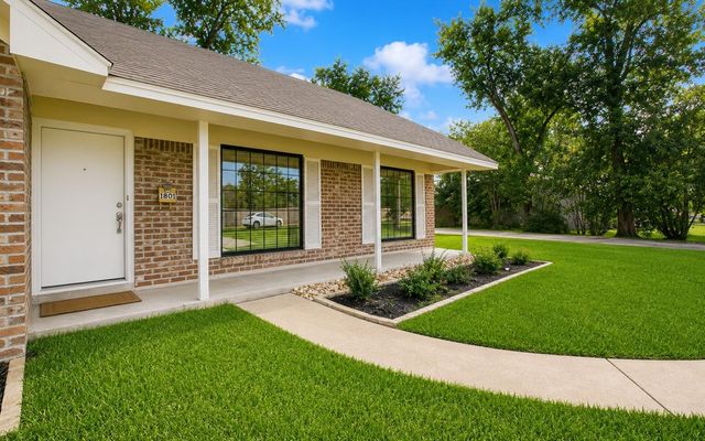 1801 Benbow Way, Houston, TX 77080