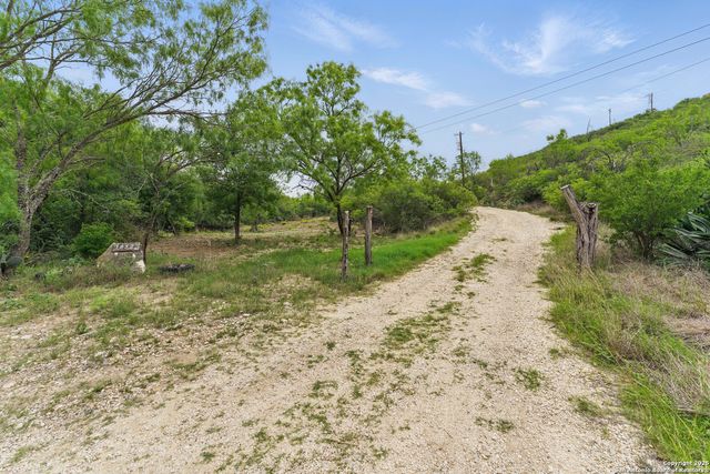 18525 County Road 5722, Castroville, TX 78009