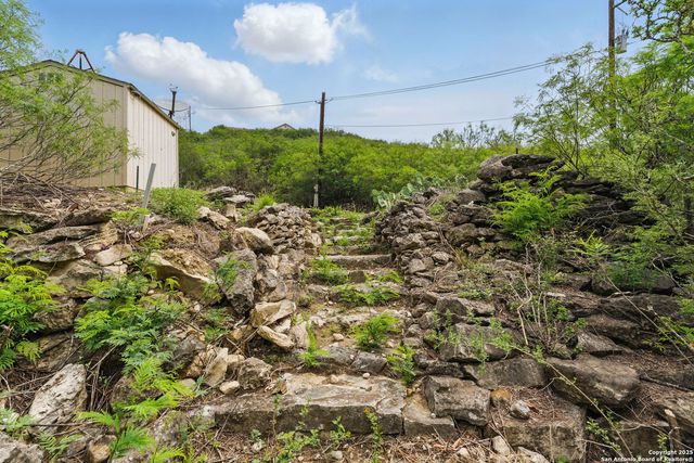 18525 County Road 5722, Castroville, TX 78009