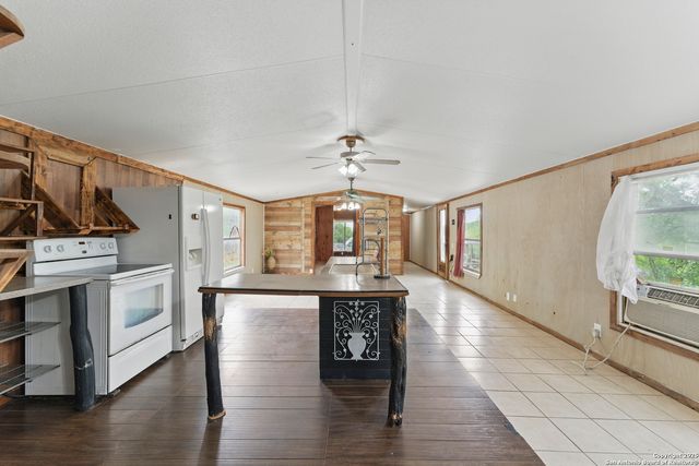 18525 County Road 5722, Castroville, TX 78009