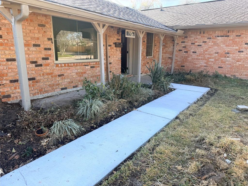 1906 Shadow Bend Drive, Houston, TX 77043