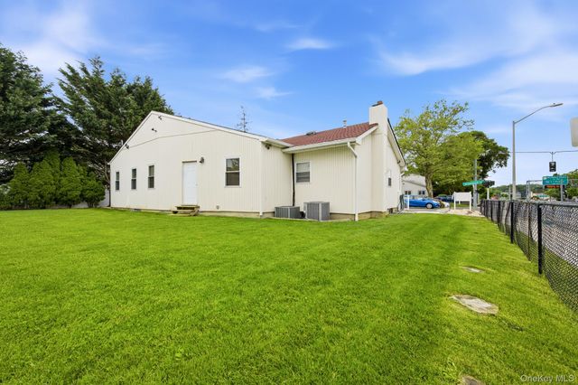 1 Arrowood Lane, Melville, NY 11747