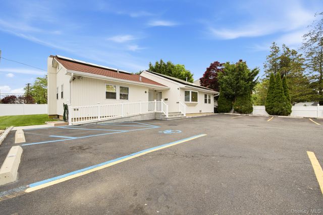 1 Arrowood Lane, Melville, NY 11747