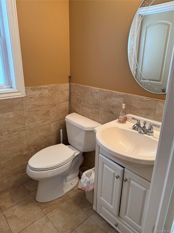 1 Arrowood Lane, Melville, NY 11747