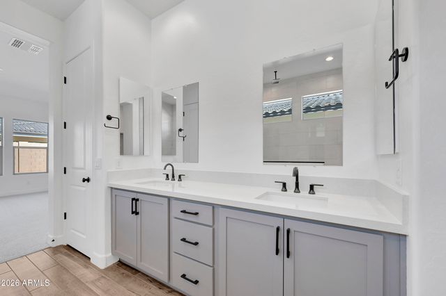 2374 E RIHL Road, San Tan Valley, AZ 85140