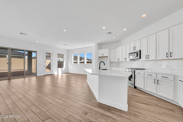 2374 E RIHL Road, San Tan Valley, AZ 85140