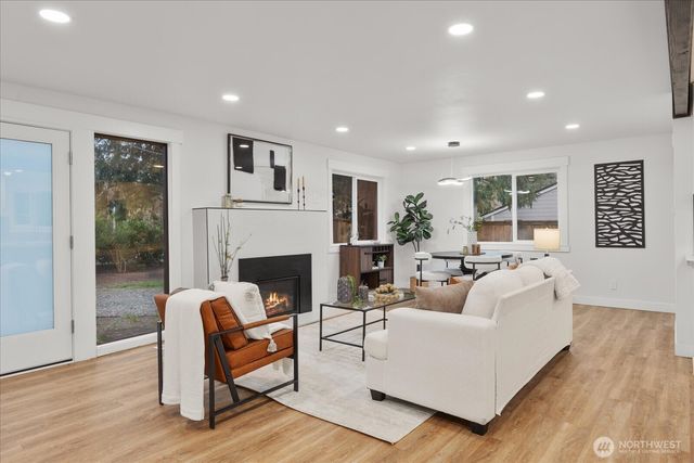 3809 NE 105th Street, Seattle, WA 98125