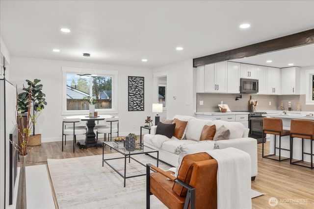 3809 NE 105th Street, Seattle, WA 98125