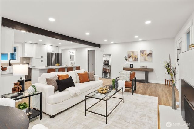 3809 NE 105th Street, Seattle, WA 98125