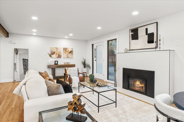 3809 NE 105th Street, Seattle, WA 98125