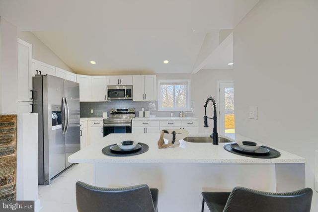 7921 ROLLING VIEW AVE, Nottingham, MD 21236