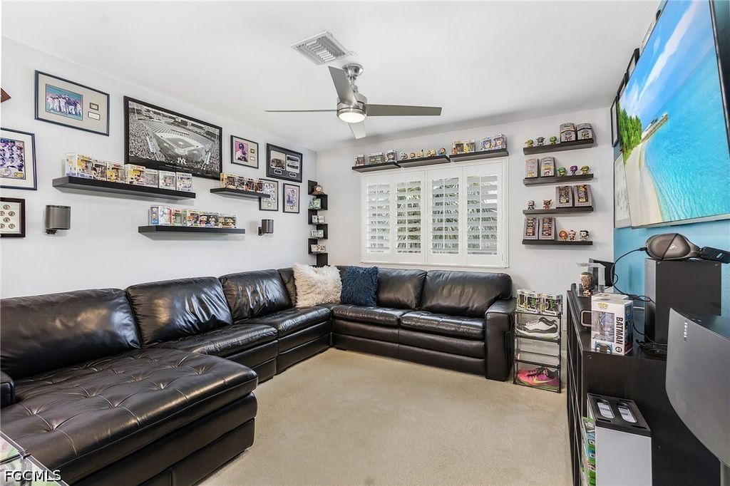 Image 12 of property listing at 2427 Laurentina LN, Cape Coral, FL 33909