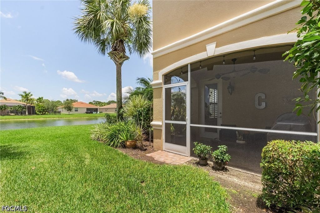 Image 20 of property listing at 2427 Laurentina LN, Cape Coral, FL 33909