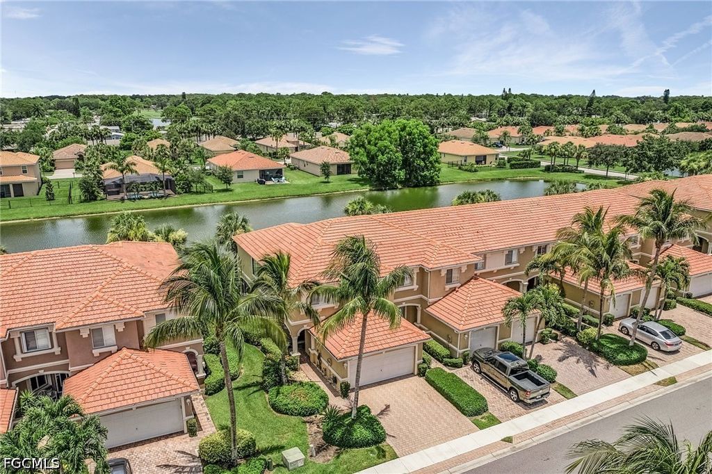 Image 22 of property listing at 2427 Laurentina LN, Cape Coral, FL 33909